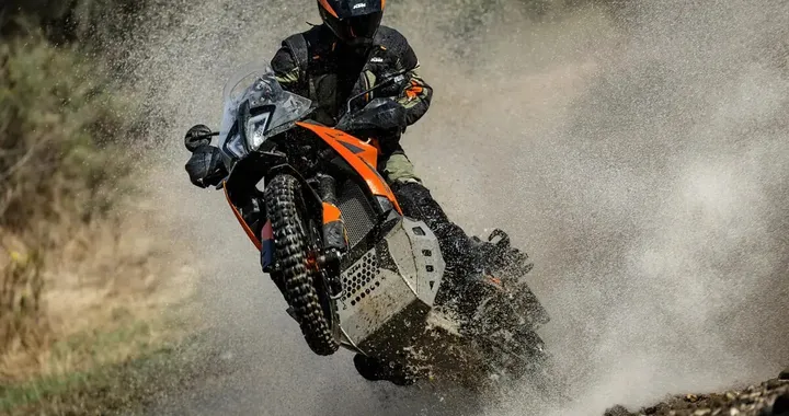 KTM 790 Adventure 2025: l'equilibrio perfetto tra on-road e off-road