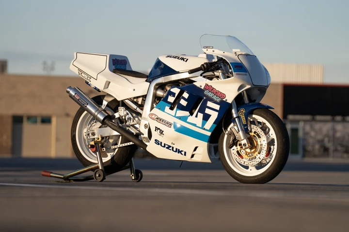 La Suzuki GSXR750M del ’92 è rinata. E ora fa tremare la pista
