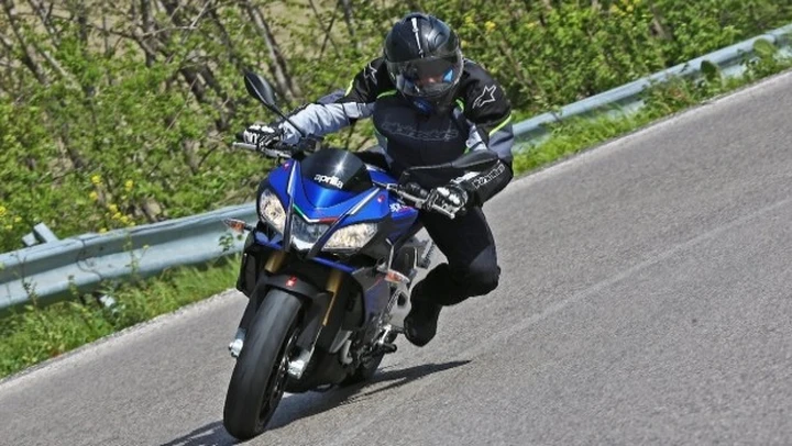 Aprilia Tuono V4 1100 RR 2015: il nostro test su strada