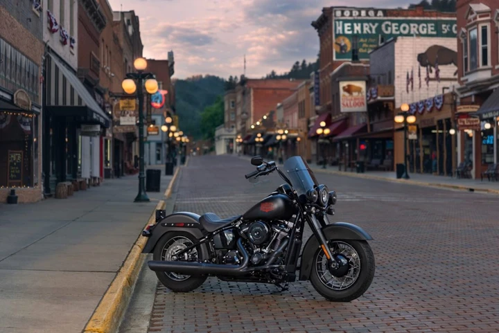 Harley-Davidson Deadwood 2026: la nuova bobber celebra lo spirito di Sturgis