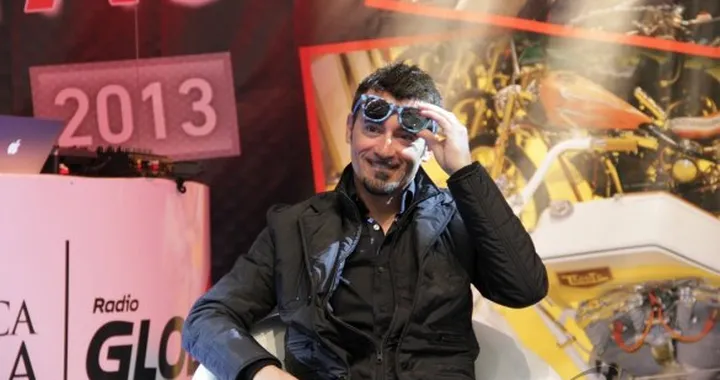 Max Biaggi presenta Oltre, l'autobiografia del Corsaro Nero