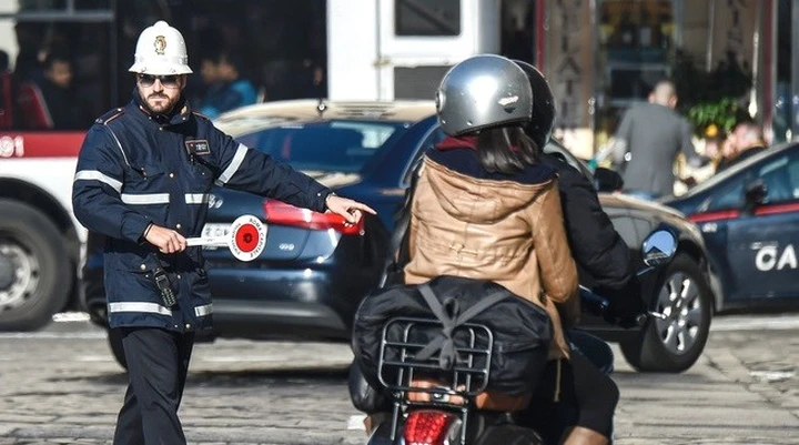 Guida senza patente: 5.000 euro di multa e una denuncia per un giovane friulano