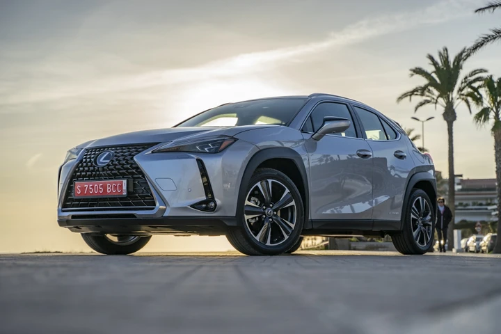 Lexus UX 250h: primo contatto [Video]