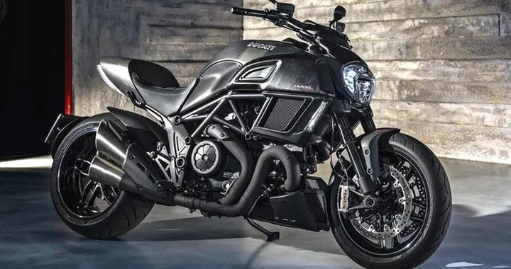 Ducati Diavel Carbon 2016 [Foto e Video]
