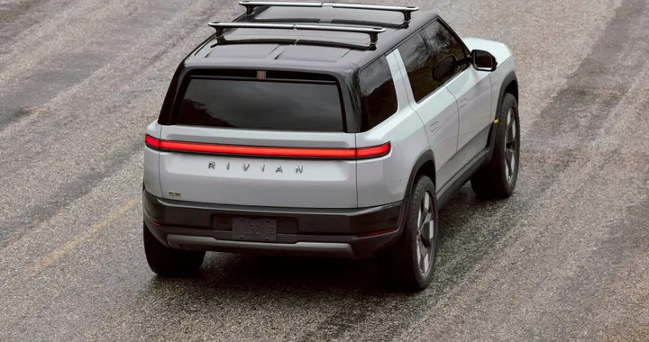 Rivian R2, debutta il nuovo SUV con 531 km di autonomia: i prezzi