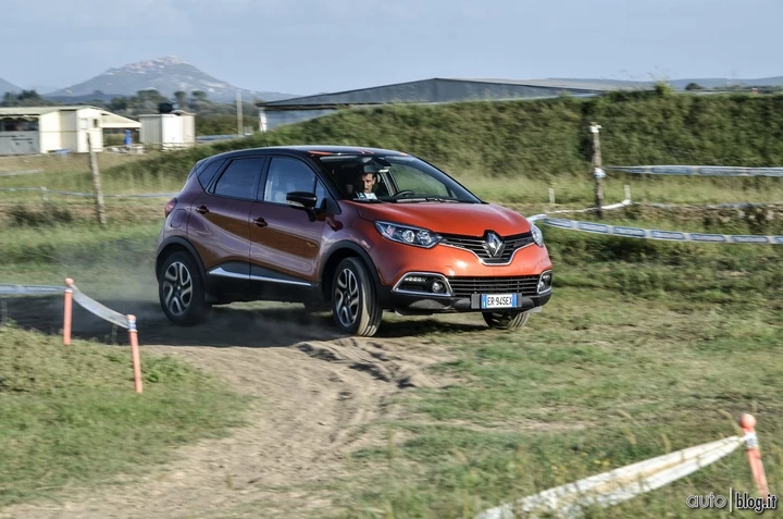 Renault Captur 900 TCe 12V 90 CV S&S Energy R-Link: video prova su strada e... il 