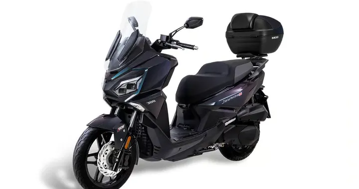 Sym Joyride 300 2026: ruota da 16”, pedana piatta e keyless
