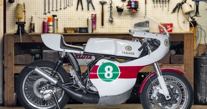 Yamaha RD250 custom: nasce la RD256 tributo GP anni ’60