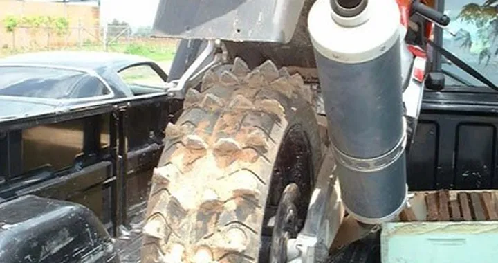 Yamaha R1 dirt racing