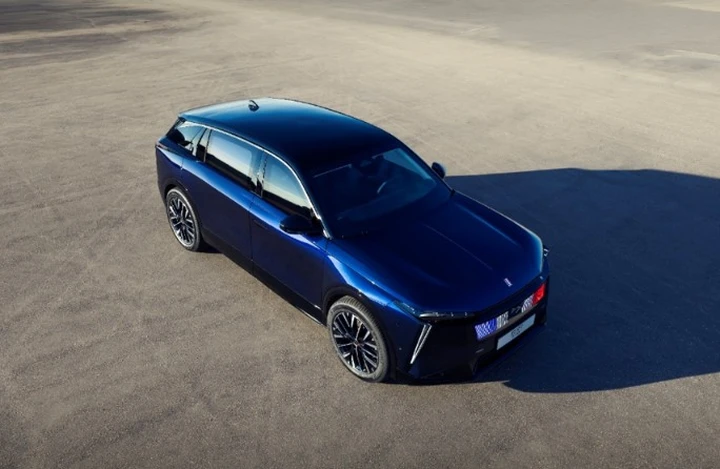 L’auto blindata del Presidente francese ha un cuore italiano: la tecnologia arriva dal Veneto