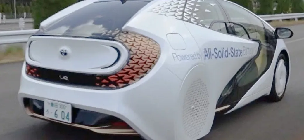 Toyota: prototipo-laboratorio di veicolo elettrico con batterie solid state