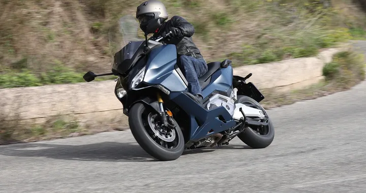 Honda Forza 750: la prova su strada (VIDEO)