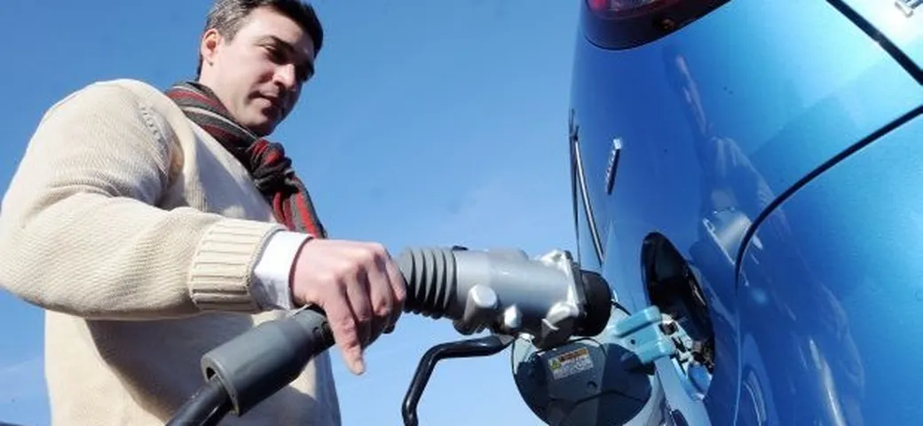 Le batterie delle automobili elettriche si ricaricheranno dall'asfalto?