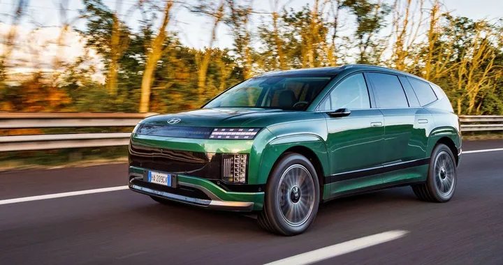 Hyundai IONIQ 9 sbarca in Italia: 620 km di autonomia