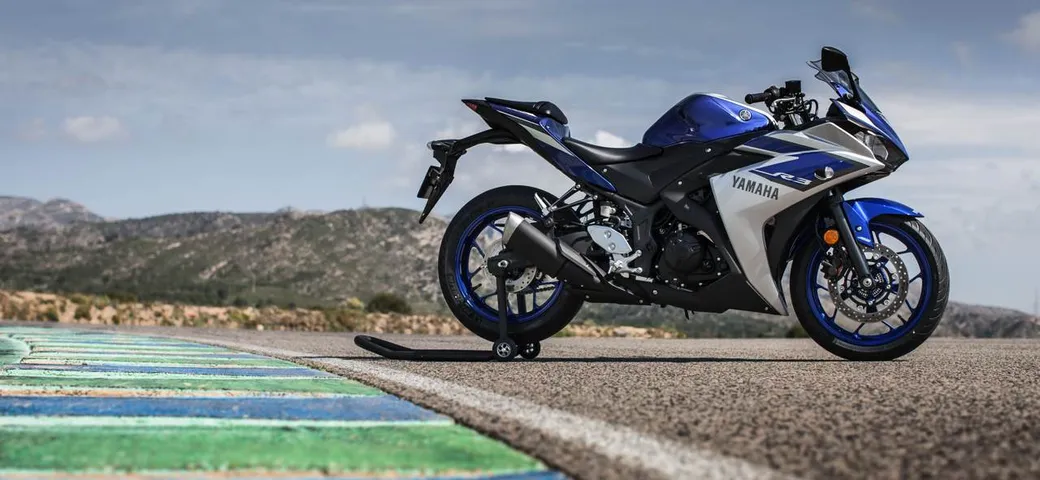 Yamaha YZF-R3 debutta al Mugello: stabile in curva, facile da guidare, comoda