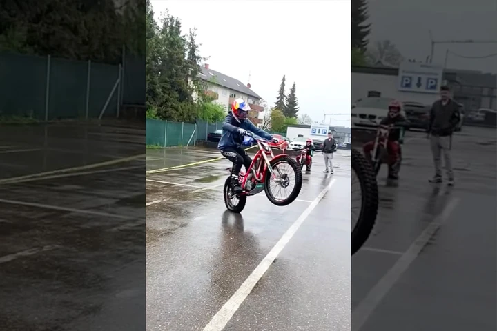 Salto della corda in moto: il video