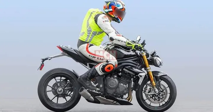 Triumph Speed Triple 2021: ecco le foto spia