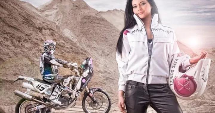 Sexy Bikers: Anna Polina posa con la Yamaha sponsorizzata da Marc Dorcel