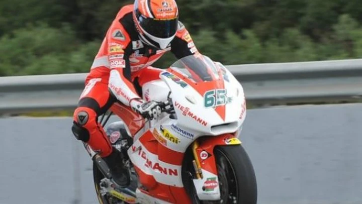 Moto2: Stefan Bradl trionfa all'Estoril. Grande rimonta di Iannone, ma cade ed è 13°