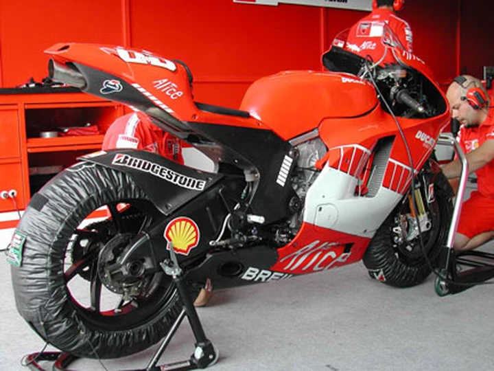 Anteprima Ducati Gp7 800