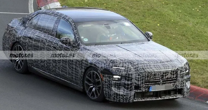 BMW Serie 7, la plug-in da 570 CV sorpresa in pista