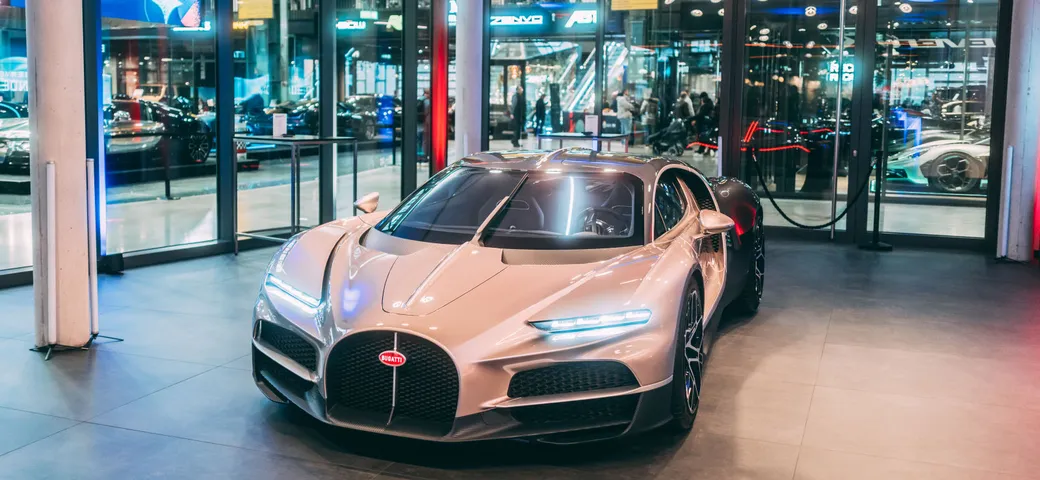 Bugatti apre i nuovi showroom di Monaco e Vienna con la Tourbillon