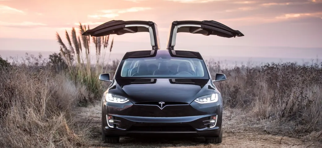 Tesla: richiamate 11.000 Model X per problema ai sedili