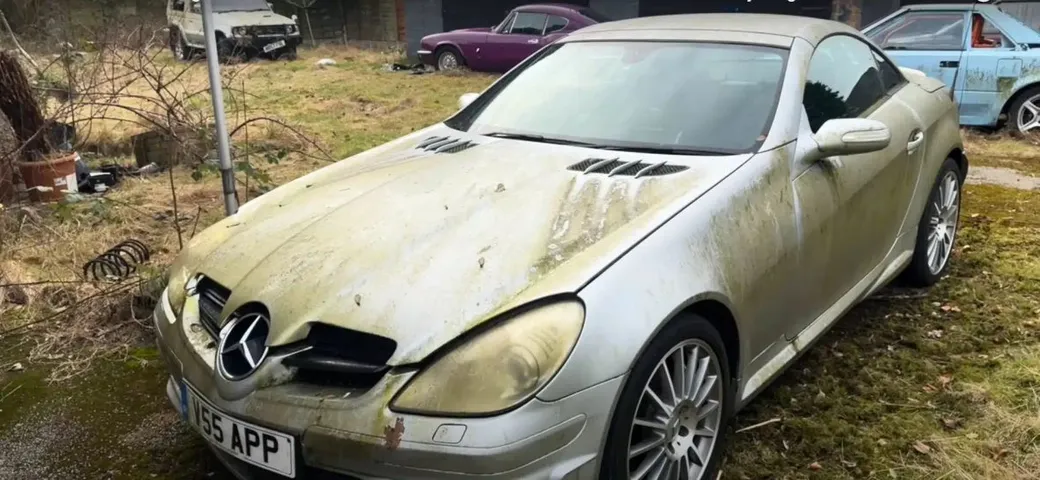 In una macabra villa abbandonata giacciono dei tesori, da Lotus a Mercedes