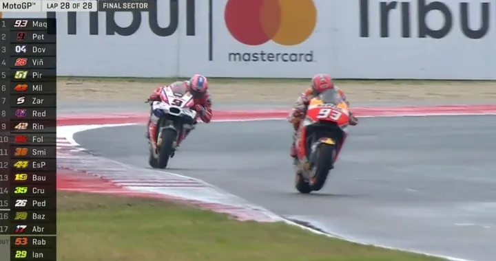 MotoGP Misano 2017 - Marc Marquez 1° all'ultimo giro su Petrucci. Dovi 3°