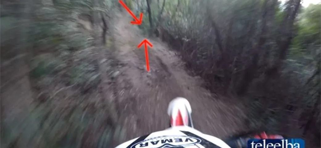 Cavi di acciaio contro motociclisti all’Isola d’Elba [Video]