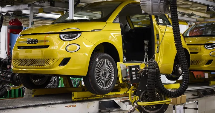 Stellantis potenzia Mirafiori con 100 assunzioni, ma a tempo determinato