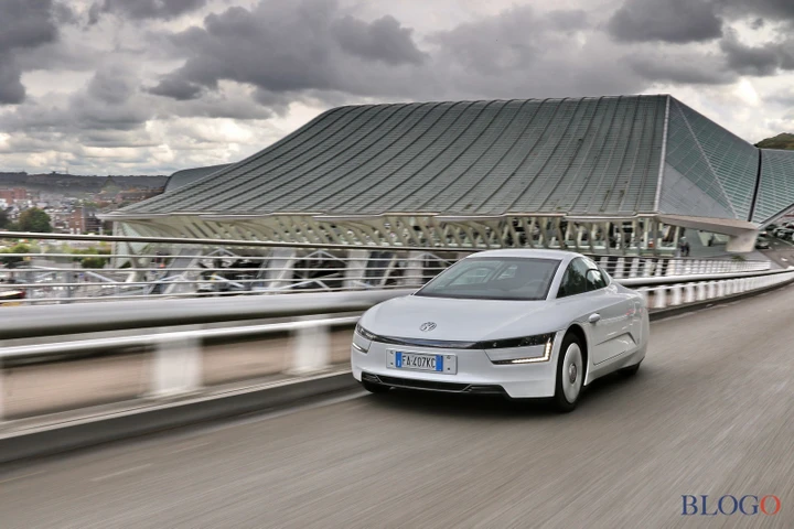Volkswagen XL1: le caratteristiche in video della macchina del futuro