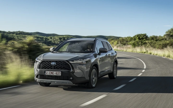Toyota Corolla Cross: prova, motori, prezzi