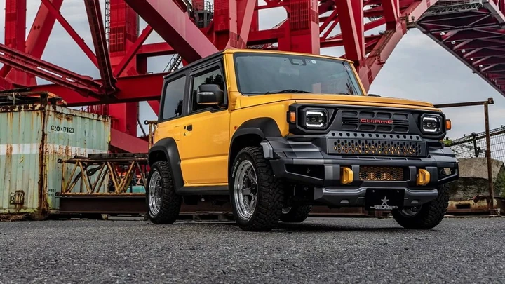 Suzuki Jimny diventa un mini Hilux con un kit speciale