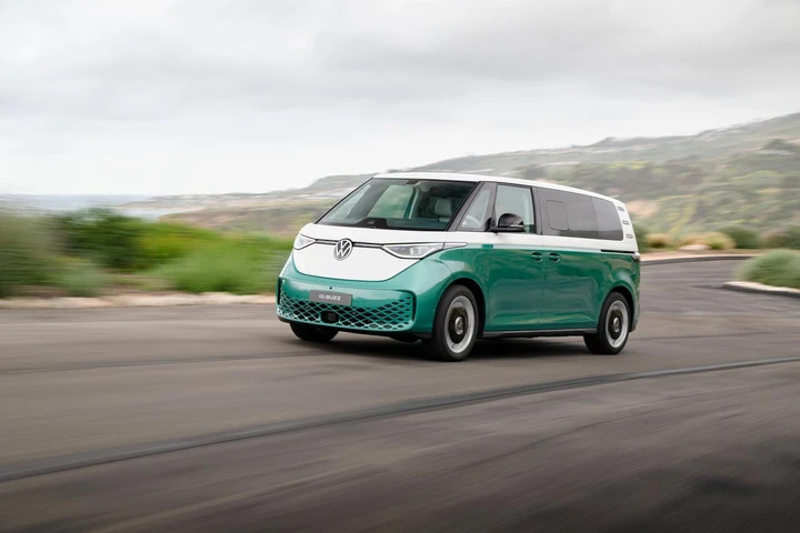 Volkswagen ID. Buzz: debutta in Europa la versione a passo lungo [FOTO]
