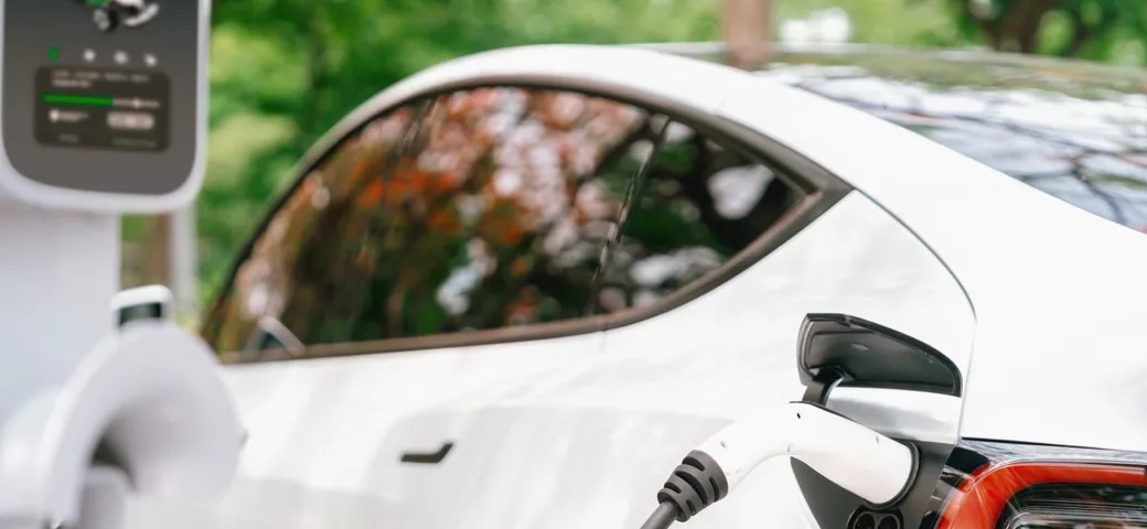 Auto elettriche, i prezzi calano ma nessuno le compra
