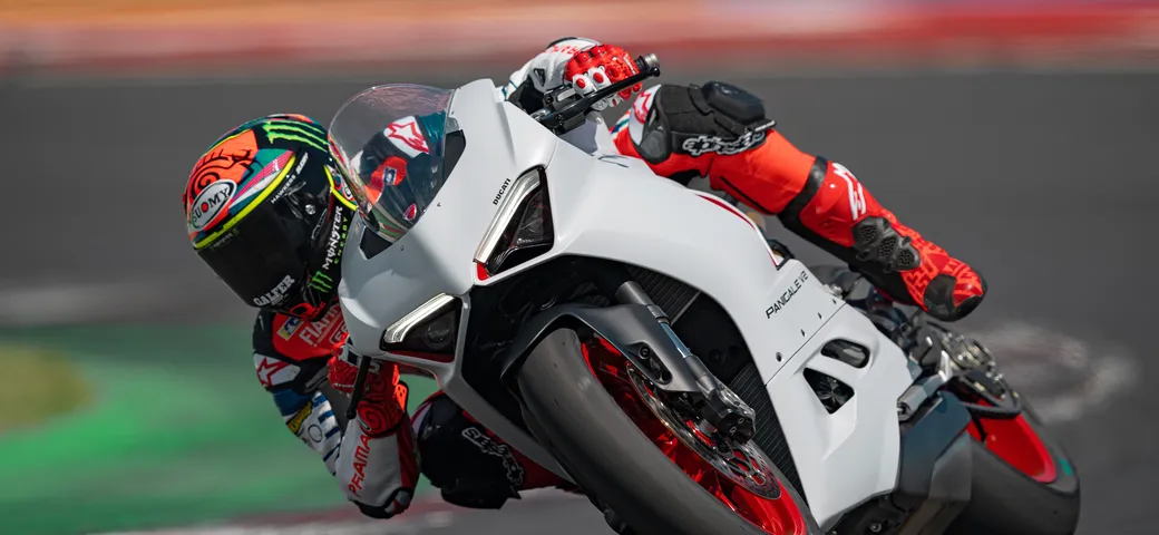 Ducati Panigale V2, ecco la nuova livrea White Red: “The Red Essence. In white”