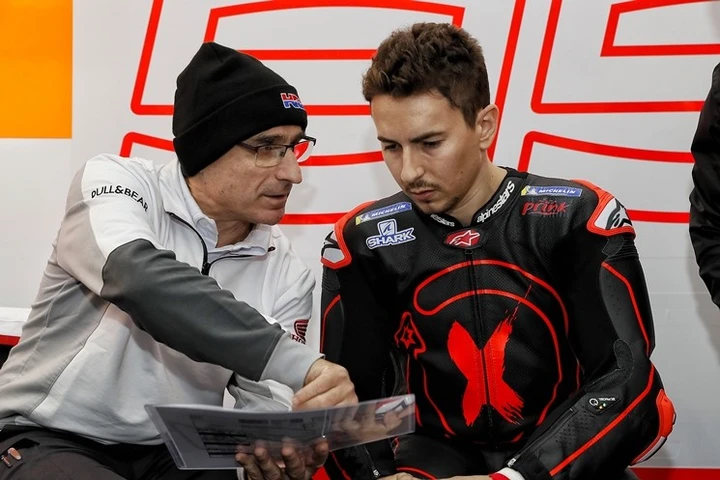 MotoGP, la caduta di Lorenzo e i rischi di allenamenti e test