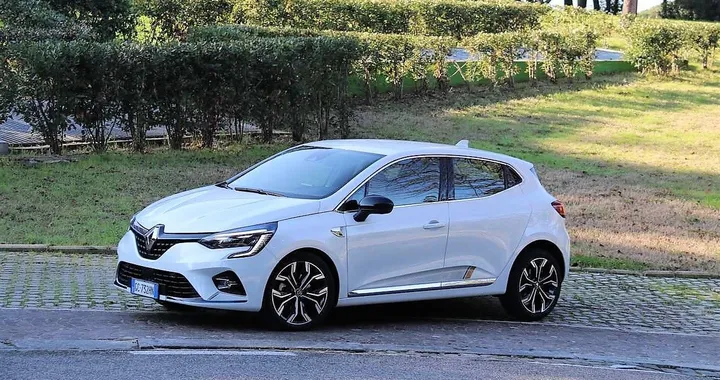 Renault Clio E-Tech: la prova su strada