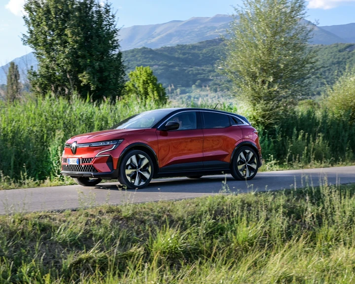 Renault Megane E-Tech: la prova su strada