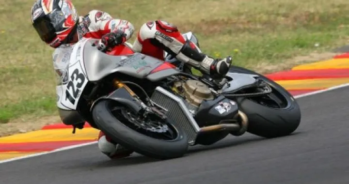 NCR e Valter Bartolini vincono al Mugello la gara del Ducati Desmo Challenge