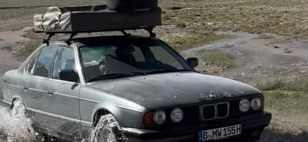 La vecchia BMW non tradisce: viaggio epico dalla Germania al Kazakistan
