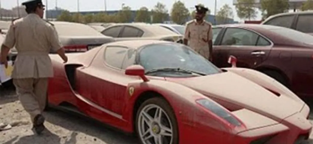 Curiosità: a Dubai va all'asta una Ferrari Enzo... abbandonata!
