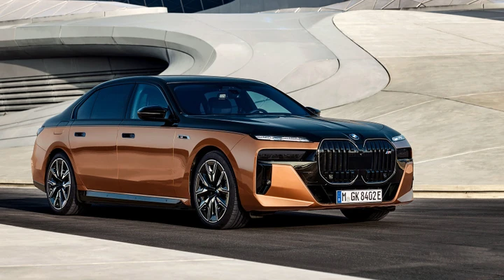 BMW i7 M70 xDrive: svelata a Shanghai la versione top di gamma
