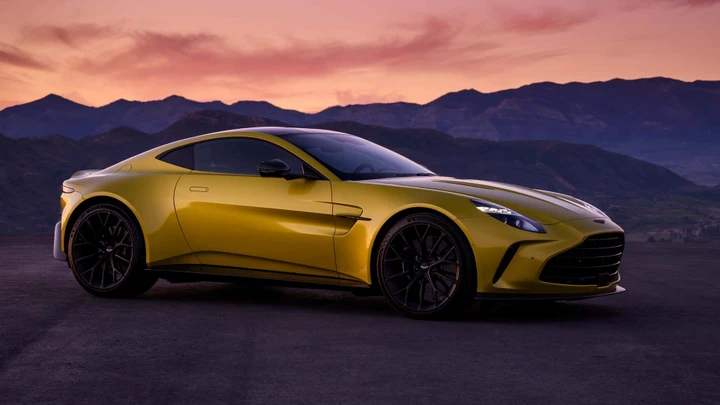 Aston Martin Vantage 2024: motore V8 da 665 cavalli per la versione aggiornata [VIDEO]