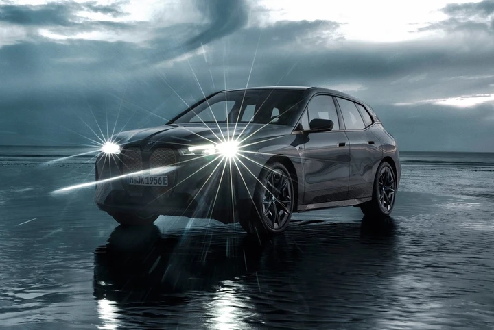 BMW iX M60: SUV elettrico da 610 CV