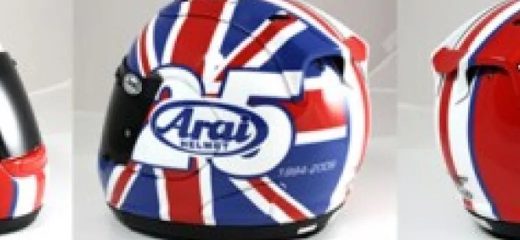 Arai celebra 25 anni nel Tourist Trophy con un'edizione speciale