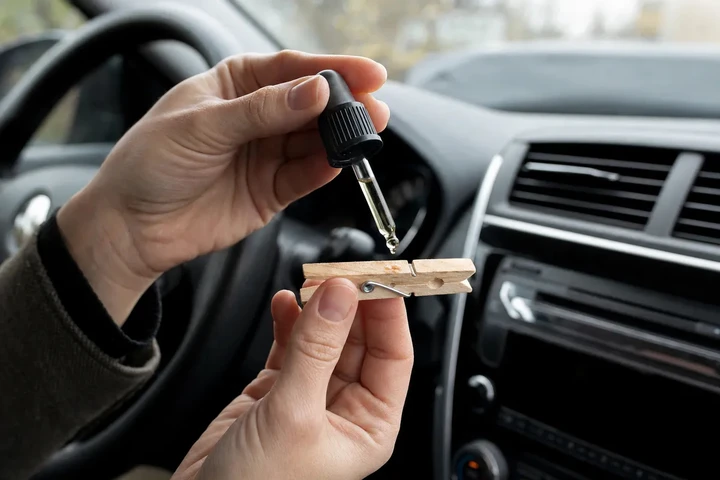 Una molletta sulla bocchetta dell’auto: un trucco che fa svoltare l'abitacolo
