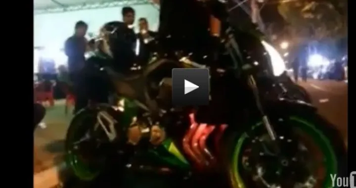 Come rendere incandescenti gli scarichi di una moto [Video]