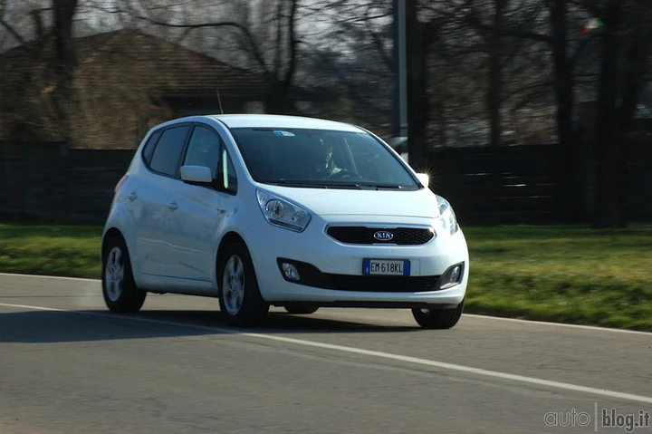 Kia Venga: brochure, prezzi, informazioni e prova consumi
